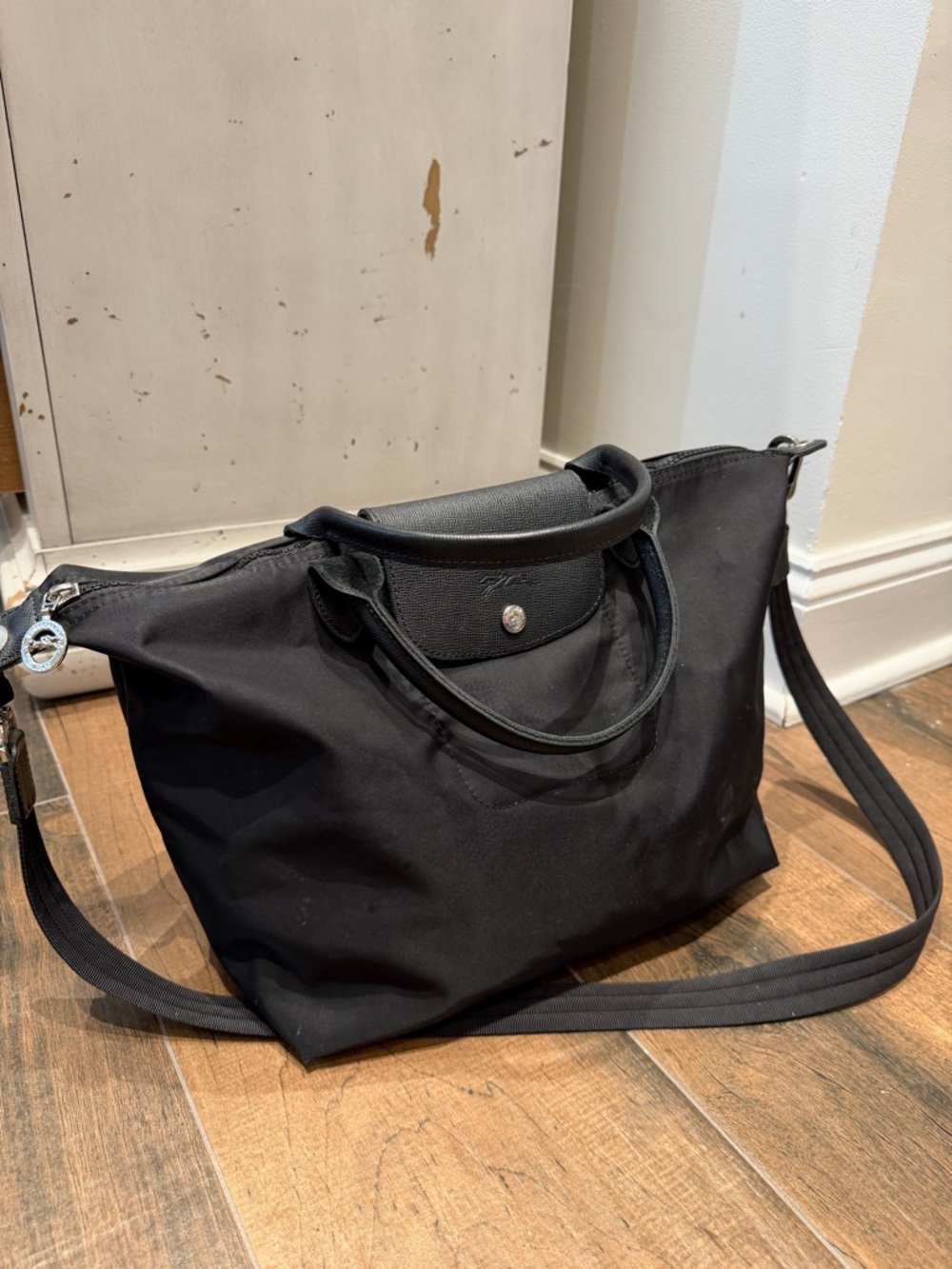 Classic Women's Black Tote Bag with Shoulder Strap - Longchamp le pliage